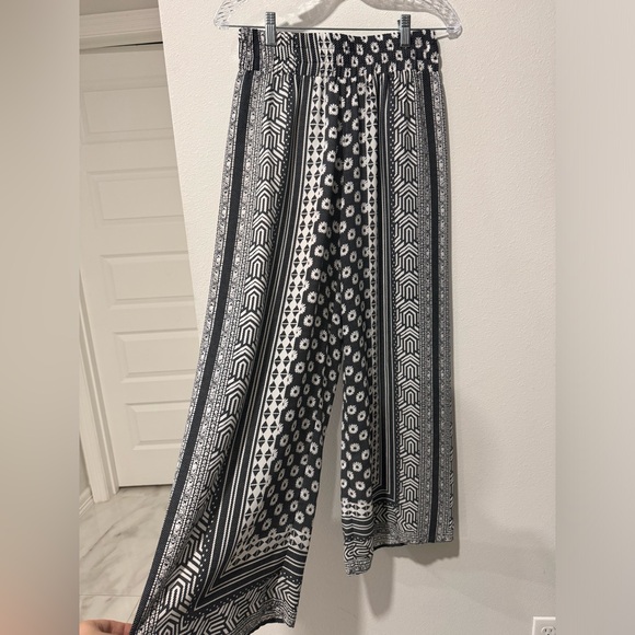 CATO , size XS pants, 100% polyester fabric - Picture 2 of 12